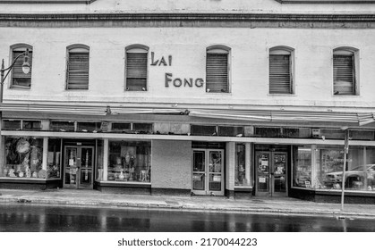 Honolulu, Hawaii, USA.  June 21, 2022.  Closed Stores In A Dilapidated Old Building In Old Town Honolulu As Urban Decay Accelerates.