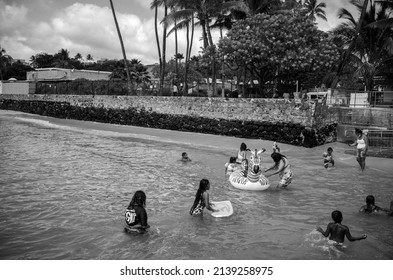 Honolulu, Hawaii, USA.  March 25, 2022.  Hawaiian Family Enjoying The Tropical Water In Waikiki.