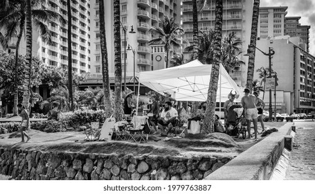 Honolulu, Hawaii, USA.  May 20,  2021.  Family Outing At Waikiki At The Waikiki Wall.