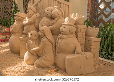 Honolulu, Hawaii, USA, Nov. 30, 2016:  Sand Figures Celebrating Waikiki Christmas In The Tropical Heat.