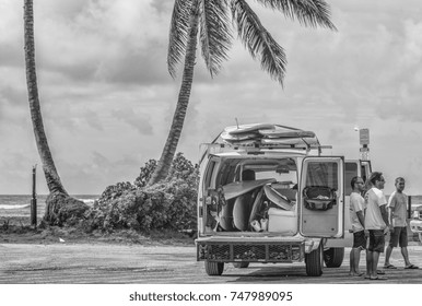 Honolulu, Hawaii, USA, Nov. 4, 2017:  Monochrome View Of Surfers And A Surf Van As They Check Out The Tropical Weather And Waves In Waikiki.