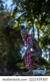 Honolulu, Hawaii, USA.  November 3, 2022.  Waikiki Surfing Statue At Kuhio Beach With Fresh Flowers As A Welcome To Visitors.