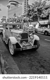 Honolulu, Hawaii, USA.  October 27, 2022.  Vintage Packard Limousine For Hire On Kalakaua Avenue In Waikiki.