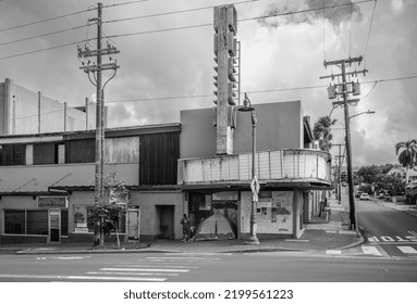 Honolulu, Hawaii, USA.  September 9, 2022.  Black And White Urban Decay With A Homeless Camp In The Doorway Of An Abandoned Business.