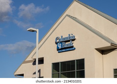 Hood River, OR, USA - Nov 16, 2021: Exterior View Of A Columbia Bank Branch In Hood River, Oregon. Columbia Bank Is A Northwest Community Bank In Washington, Oregon, And Idaho.