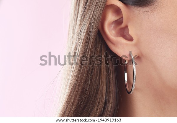 Hoop earrings on\
the use of the young lady.