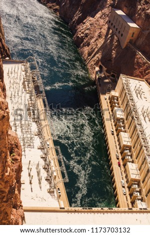 Hoover Damn Hydroelectric Power Plant at the Nevada-Arizona border. 