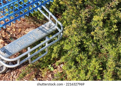 Hoppers Crossing, Vic Australia - October 20 2022: Big W Shopping Trolley In Bushes