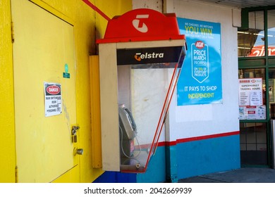 Hoppers Crossing, Vic Australia - Sept 16 2021: Telstra Payphone Outside Supermarket Entrance