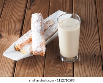 HORCHATA
Horchata is a drink, made with the juice of tigernuts and sugar.  Native from Valencia – Spain, it is a refreshing drink, often accompanied with long thin buns called  fartons.