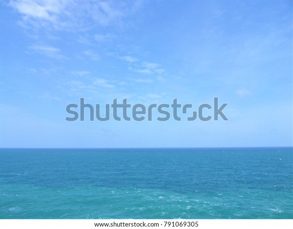 Horizon line\
Divide the sea and sky into sunny\
days.