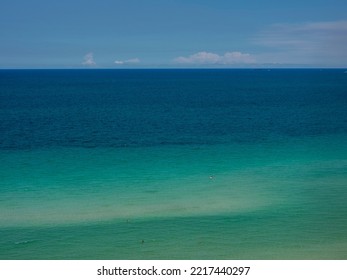 The Horizon Line Is The Transition Of Blue Starting From The Sky To Green By Passing Through Different Tones. Ocean, Sea, Water. Miami. USA. 