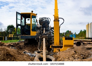 
Horizontal directional drilling technology closeup. Drilling machine work process. Trenchless laying of communications, pipes and water pipes