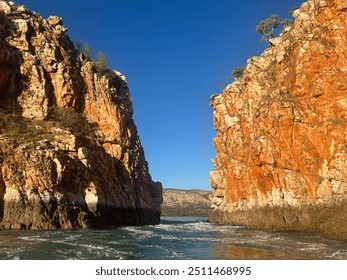 Horizontal falls wide gap between the rocks 