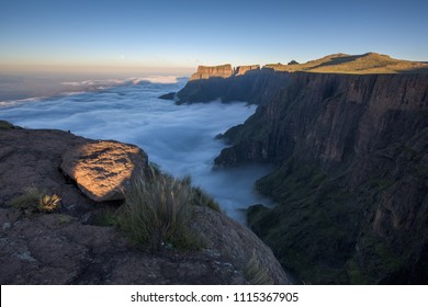 16 Devils tooth drakensberg Images, Stock Photos & Vectors | Shutterstock