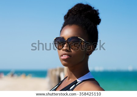 Horizontal portrait of a woman, sea and sky as a background.