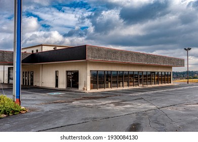 Horizontal Shot Of An Auto Dealership Closed In Bankruptcy During The Pandemic. 