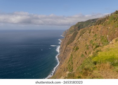 Horizontal view of dramatic coastline and ocean