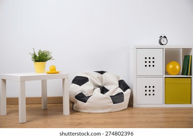 Horizontal View Of Teenage Boy Room Design