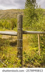 A horse corral corner construction method for the wire fencing using staples for holding fence wire around pole.
