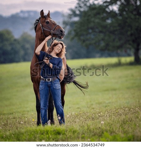 Horse gets scared during a photo shoot and hits the owner in the head, you can see his face distorted in pain.