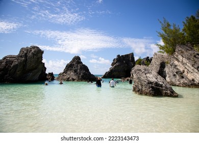 Horseshoe Bay, Southampton  Bermuda - September 15, 2022: Visiting The Beautiful Horeshoe Bay Beach In Bermuda With Family While On A Cruise