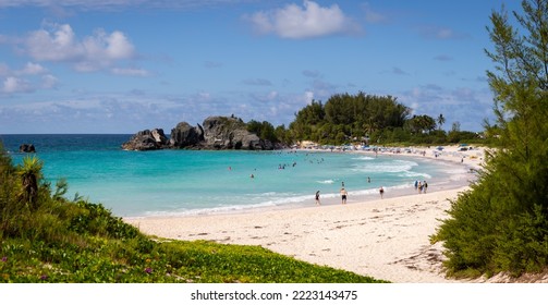 Horseshoe Bay, Southampton  Bermuda - September 15, 2022: Visiting The Beautiful Horeshoe Bay Beach In Bermuda With Family While On A Cruise