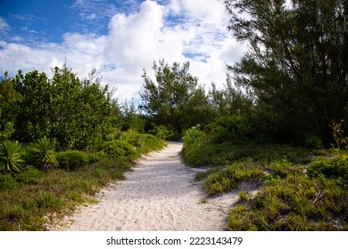 Horseshoe Bay, Southampton  Bermuda - September 15, 2022: Visiting The Beautiful Horeshoe Bay Beach In Bermuda With Family While On A Cruise