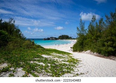 Horseshoe Bay, Southampton  Bermuda - September 15, 2022: Visiting The Beautiful Horeshoe Bay Beach In Bermuda With Family While On A Cruise