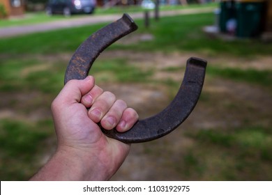 Horseshoes Game Horse Shoe Cast Iron Stake Good Luck In Hand Throwing Summer Fun Contest Score Point Outside