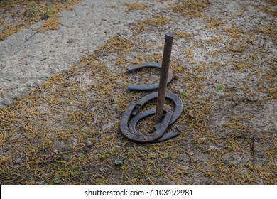 Horseshoes Game Horse Shoe Cast Iron Stake Good Luck In Hand Throwing Summer Fun Contest Score Point Outside