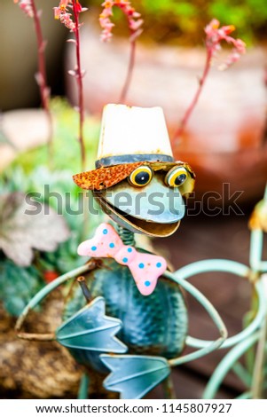 horticulture frog sculpture 