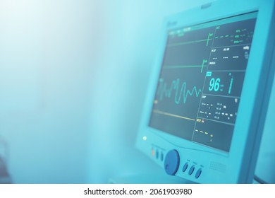 In the hospital, a heart rate monitor with a cardiogram is used, with the focus on the screen. There is room for text.