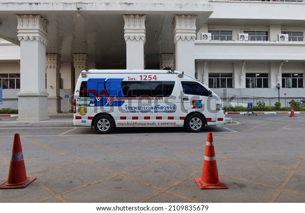 Hospital vans to help\
emergency patients park on outdoor roads, Nakhon Sawan, Thailand,\
18 Jan 2022