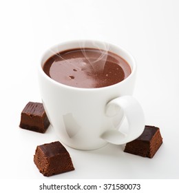 Hot chocolate and chocolate pieces 