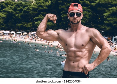 3,517 Shirtless beach bodybuilder Images, Stock Photos & Vectors ...