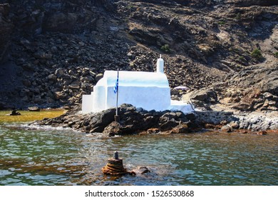 Hot, healing springs at the foot of the Greek island of Palea Kameni, next to a white chapel - the symbol of the island