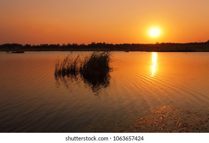 Hot Sizzling Sun Rising Over Boorooberongal Lake Penrith