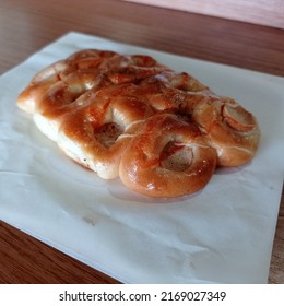 hot and spicey chicken sausage bread