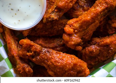 Hot wings with ranch dip