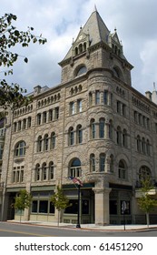 Hotel Fort Piqua, Richardsonian Romanesque Architecture