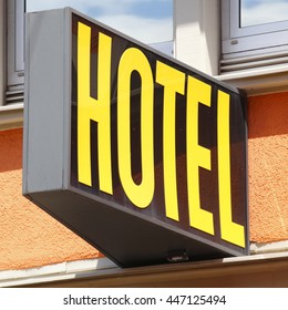 Hotel-sign