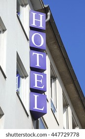 Hotel-sign