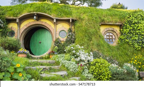 House Green Door Hobbiton Movie Set Stock Photo 547178713 | Shutterstock