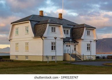 Casa Höfði en Reykjavík, Islandia, donde se celebró la reunión en la Cumbre de Reykjavík de 1986 del Presidente Ronald Reagan de los Estados Unidos y del Secretario General Mijaíl Gorbachev de la Unión Soviética