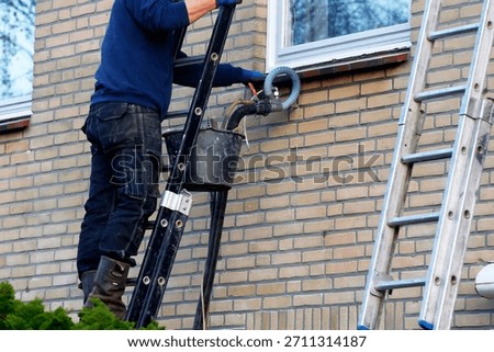 House insulation by injecting microbead pearls in the cavity walls