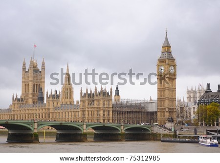 House of Parlament and Westminster Bridge spanning the river Thames