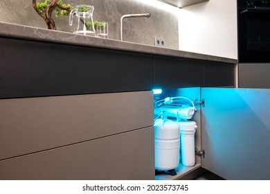 House water filtration system. Osmosis deionization system. Installation of water purification filters under kitchen sink