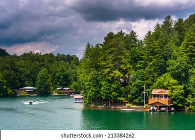 Houses Along The Shore Of Lake Burton, In Georgia.