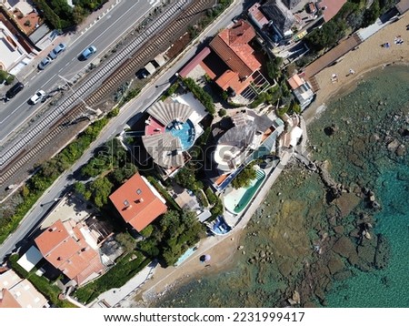 houses and hotels along the coast